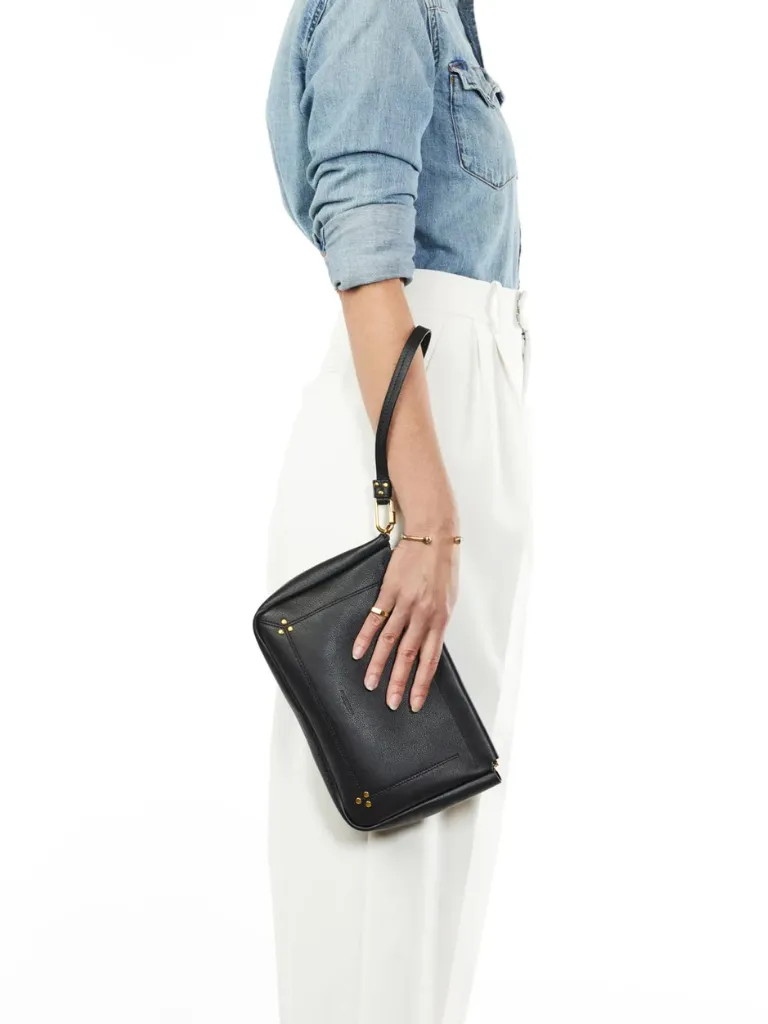 Clap L Clutch in Noir/Brass